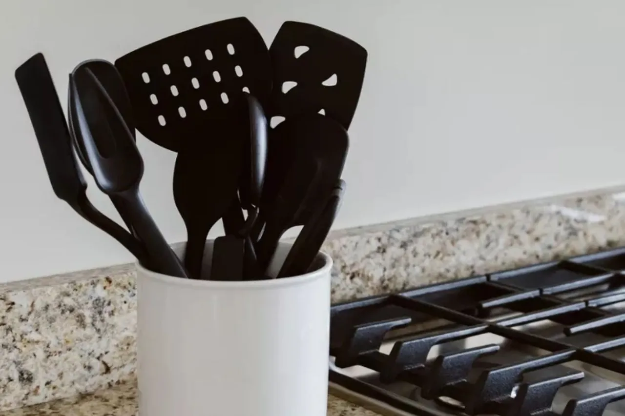 Which black plastic food contact items turns toxic and cause cancer?