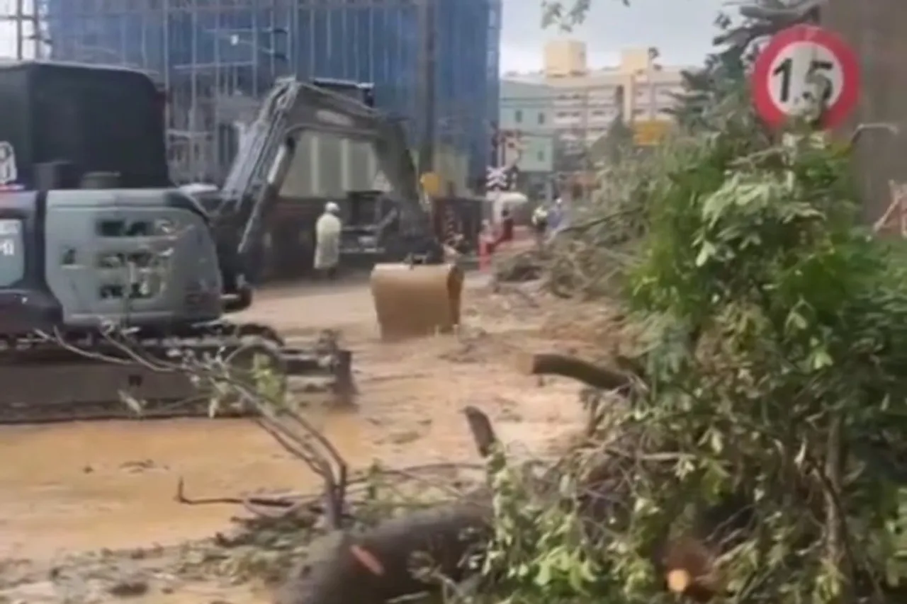 Footage of Typhoon Krathon roaring in the city of Kaohsiung Taiwan1
