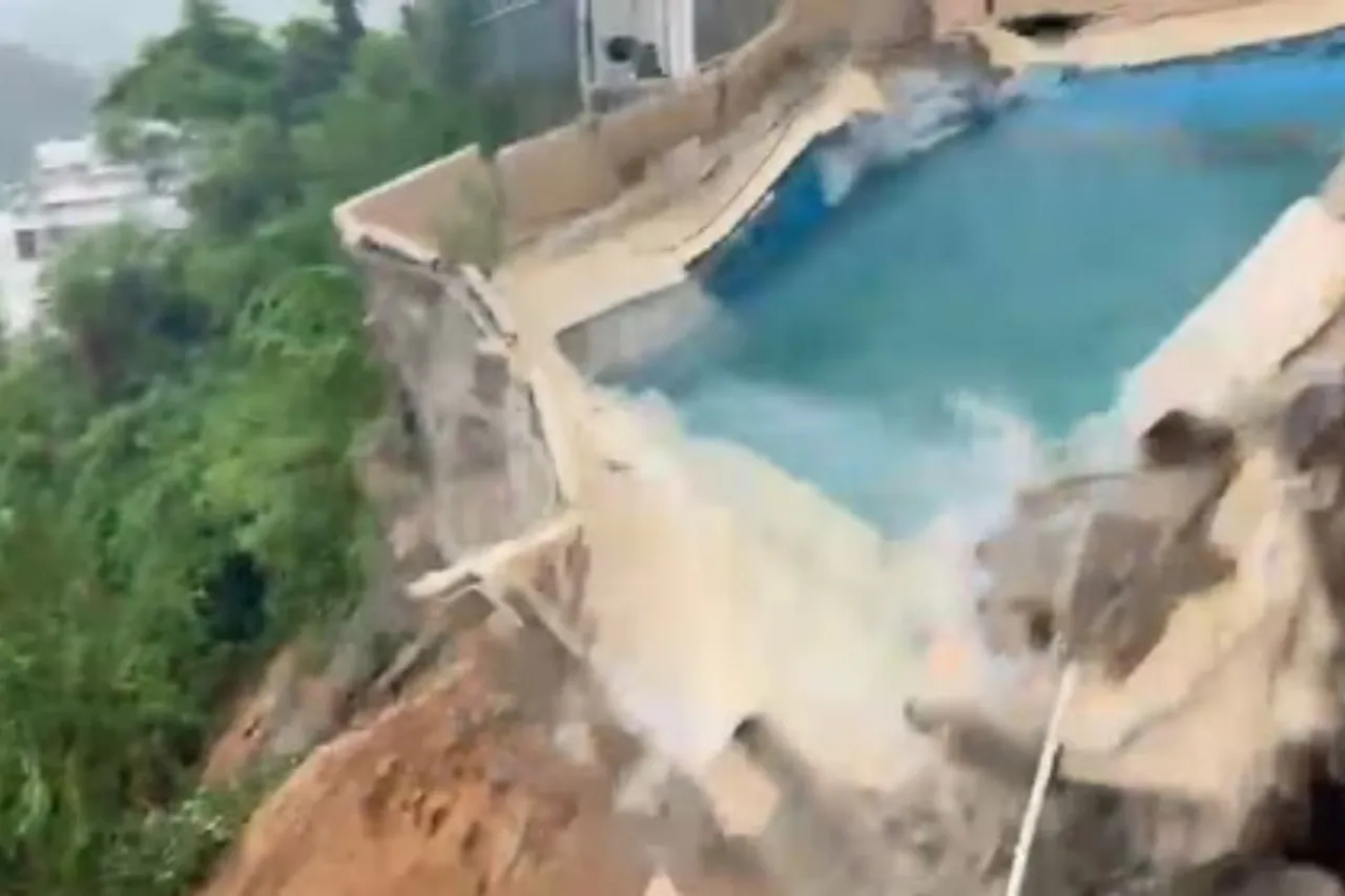 At least 10 dead, 40 neighborhoods flooded one and a half 