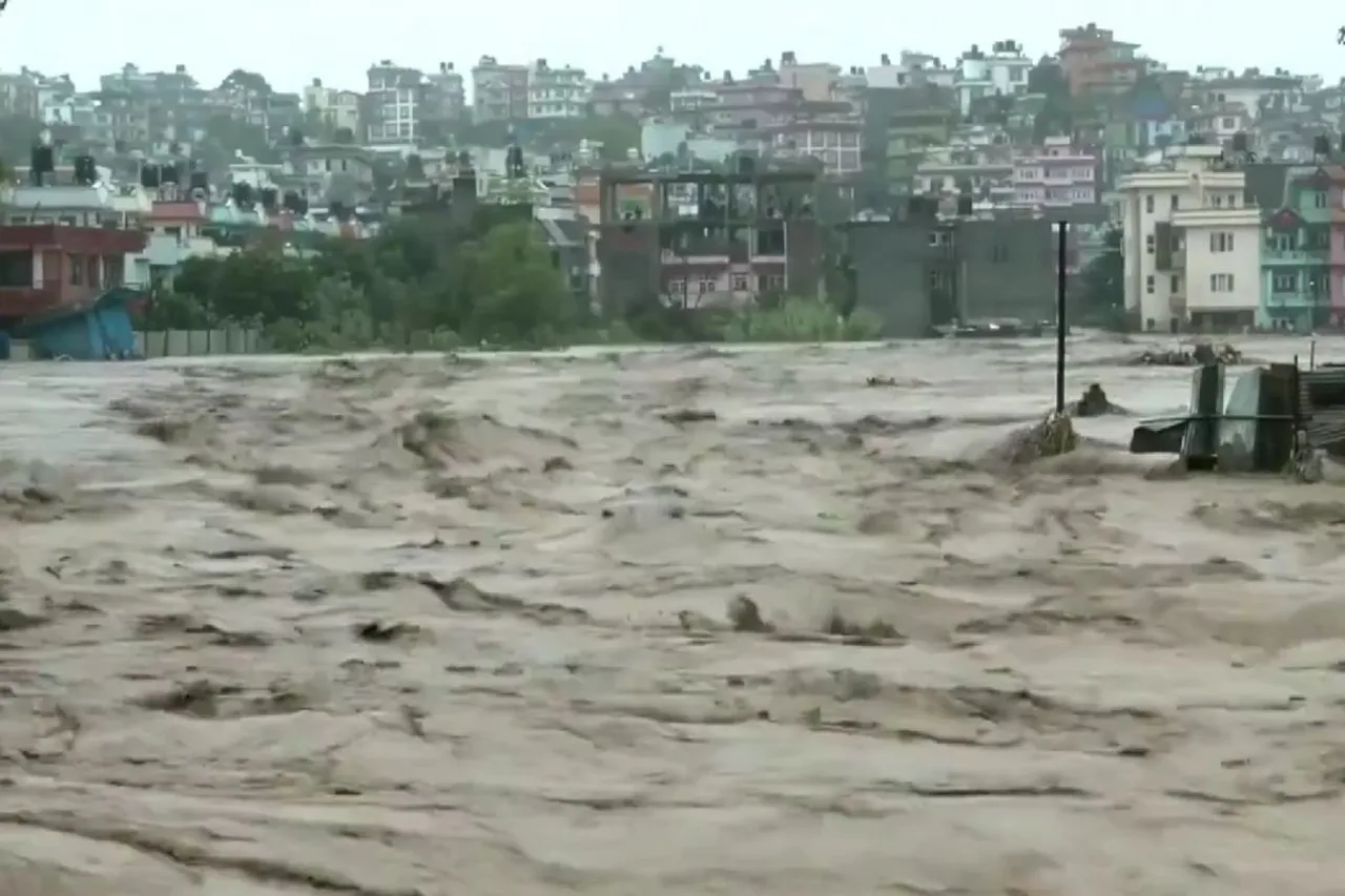 132 dead, 64 missing, 61 injured and 3626 persons are rescued1
