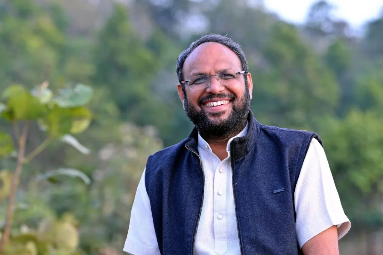 Who is activist Alok Shukla receive Goldman Prize for Hasdeo Arand movement