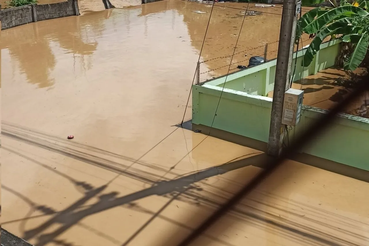 Massive flood hits Chiang Mai in Thailand