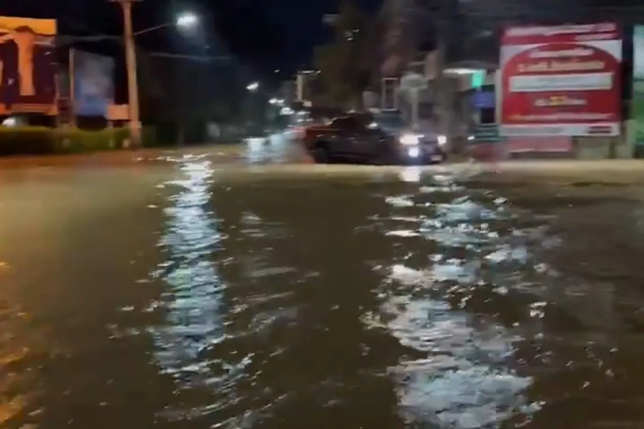 Massive flood hits Chiang Mai in Thailand123
