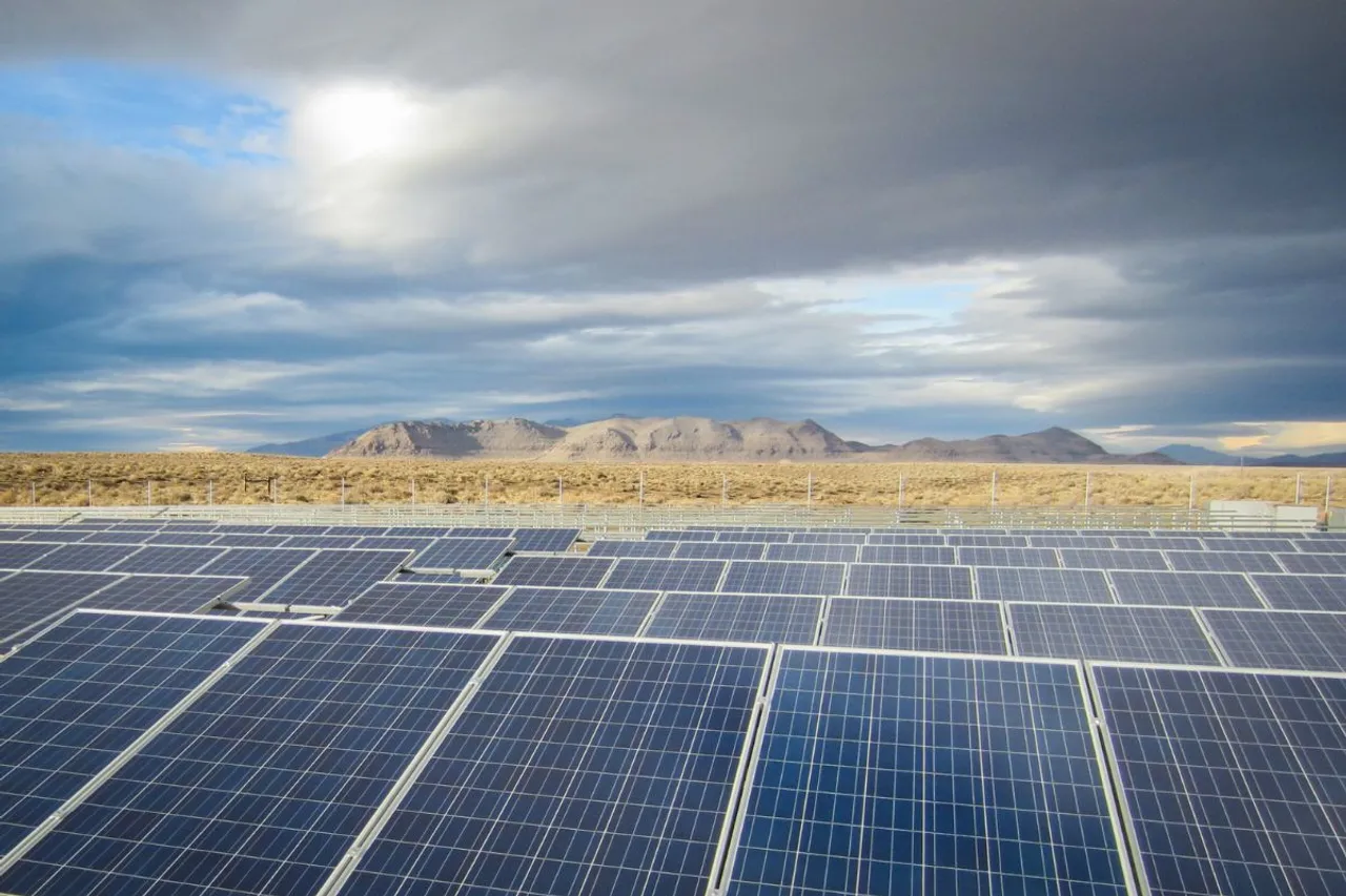 Adani Green Secures $400 Million for 750 MW Solar Projects in Rajasthan and Gujarat