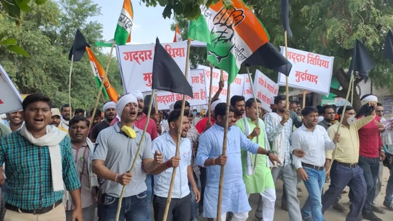 मध्य प्रदेश उपचुनाव : मुरैना के दिमनी में सिंधिया के ख़िलाफ ज़बरदस्त विरोध प्रदर्शन, लगे सिंधिया ग़द्दार के नारे..