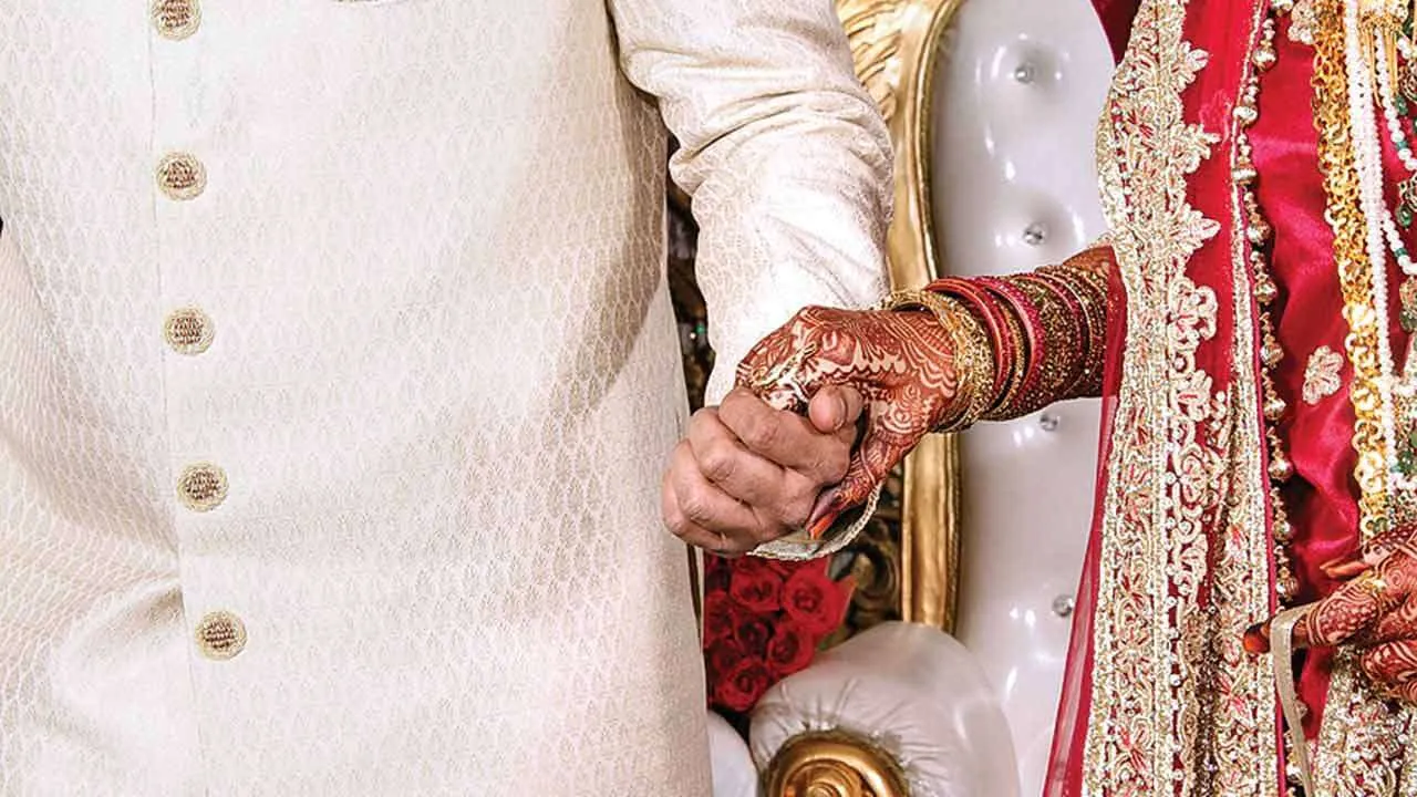 A tales of unmarried girls