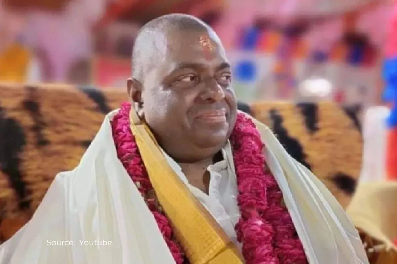 How does Karauli Baba Santosh Singh Bhadoria make people fool?