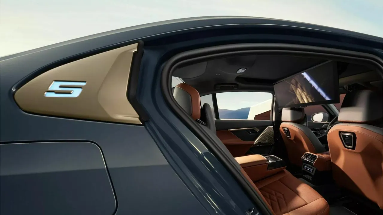 BMW 5 Series with 8K Rear Screen 