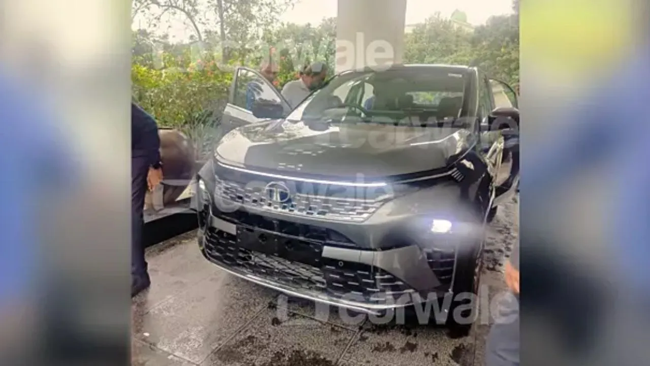 Tata Curvv ICE Daytona Grey