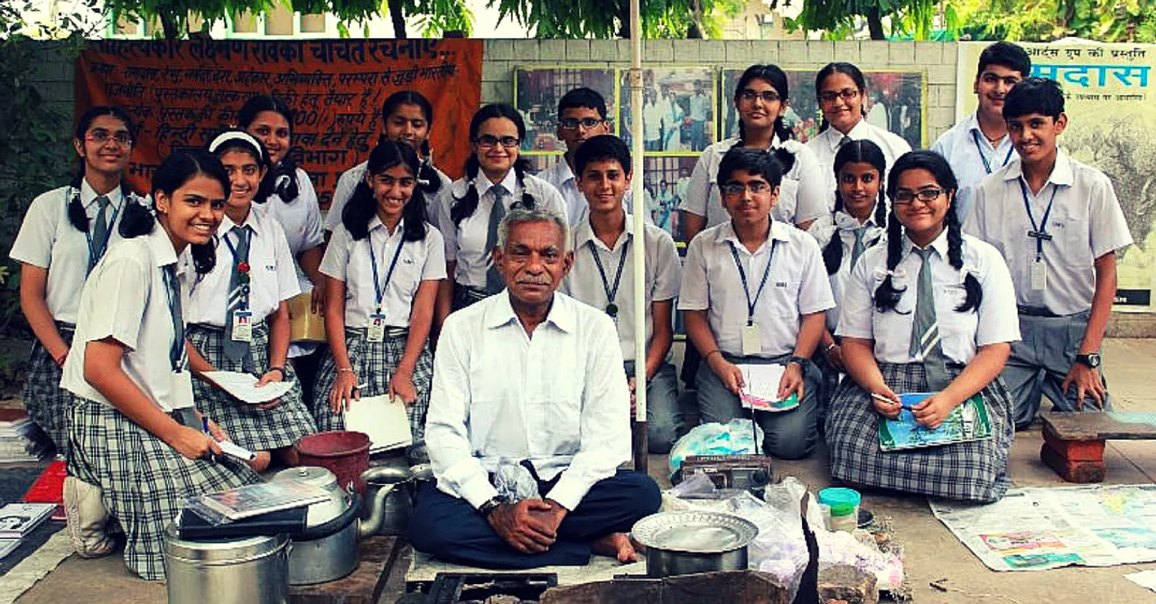 12 किताबे प्रकाशित करने और प्रधानमंत्री तथा राष्ट्रपती से प्रशंसा पाने के बाद भी चाय बेचते है लक्ष्मण राव !