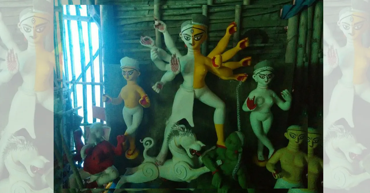 रुढीवादी मान्यताओ को तोड़ते हुए कोलकाता ने स्वीकारी देश की पहली ट्रांसजेंडर दुर्गा की प्रतिमा !