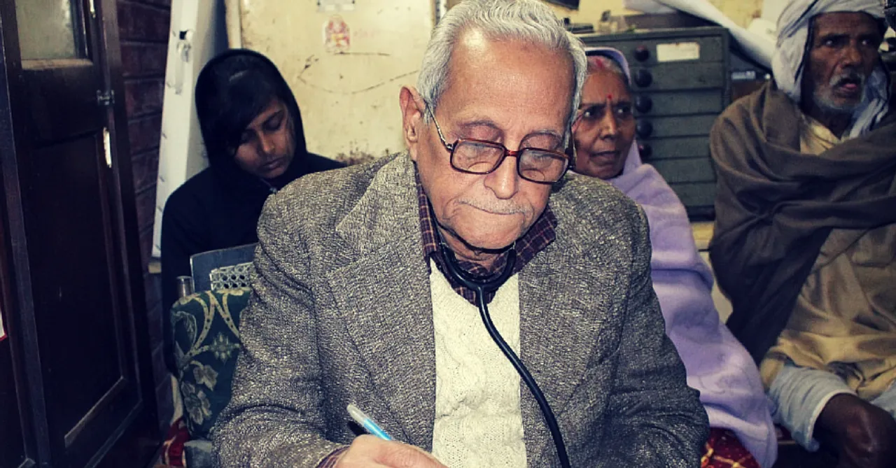 रांची : 50 सालों से हज़ारों मरीज़ों का केवल 5 रूपये में इलाज कर रहें हैं डॉ. श्यामा प्रसाद मुखर्जी