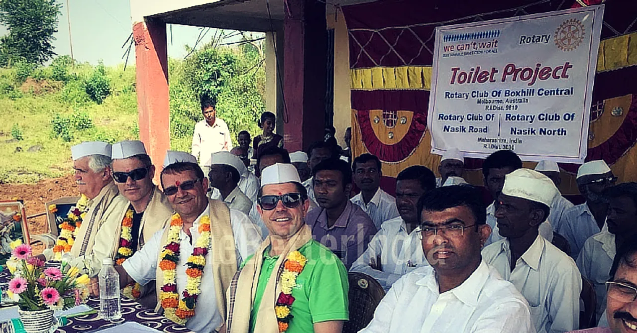 एक ऑस्ट्रेलियन, जिसने शौचालय को भारत की बच्चियों की शिक्षा के आड़े नहीं आने दिया !