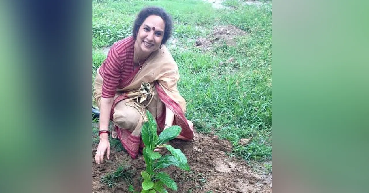 शहीदों की याद में एक साल में एक लाख दस हज़ार पौधे लगा चुकी है ये गृहणी; आर्मी ने दिया साथ!