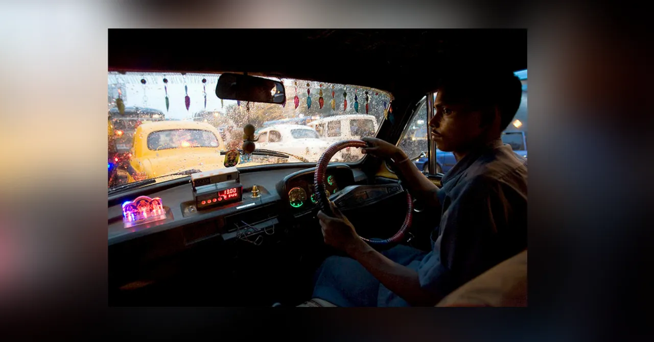 इस कैब ड्राईवर के जवाब ने साबित कर दिया, कि हिन्दुस्तानी हर मुश्किल में साथ है!