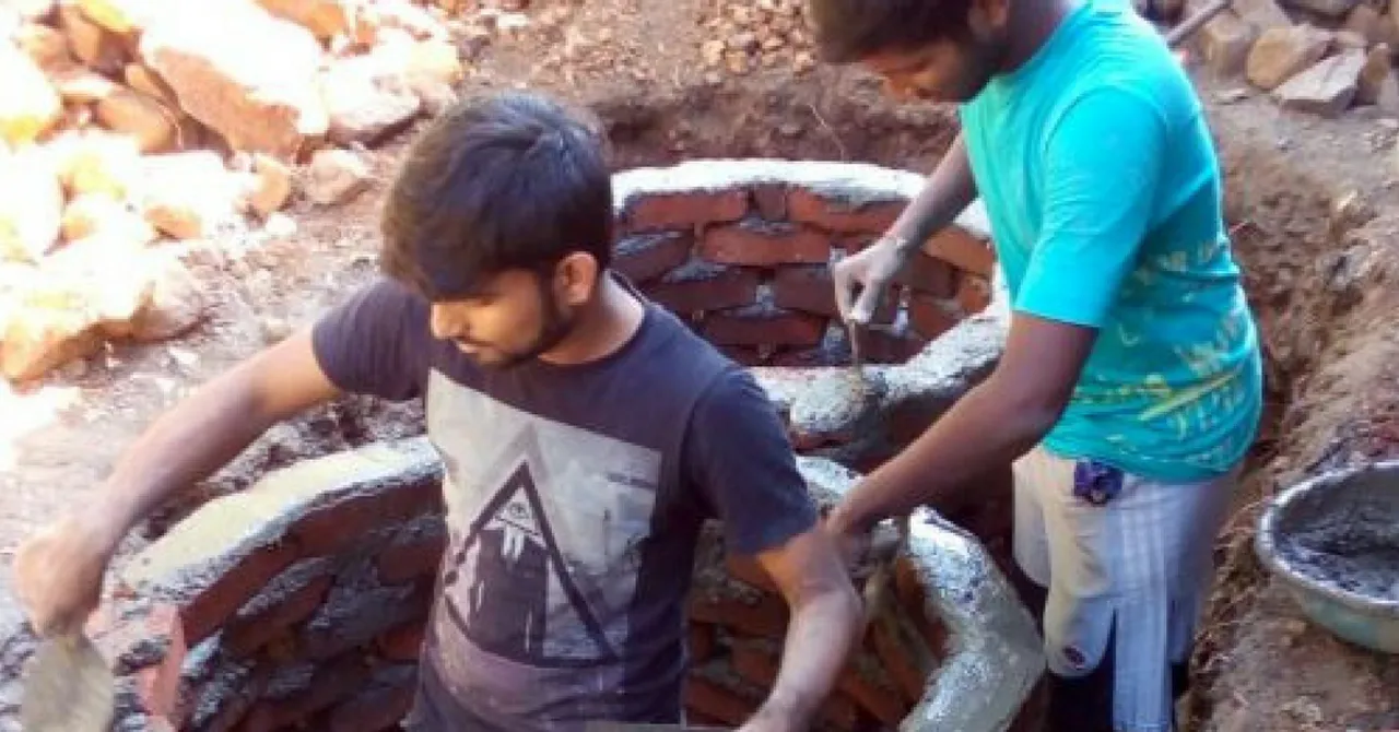 मुंबई के 300 छात्रों ने 2 साल तक हर रविवार साथ मिलकर काम किया और इस गाँव में बना दिये 107 शौचालय।