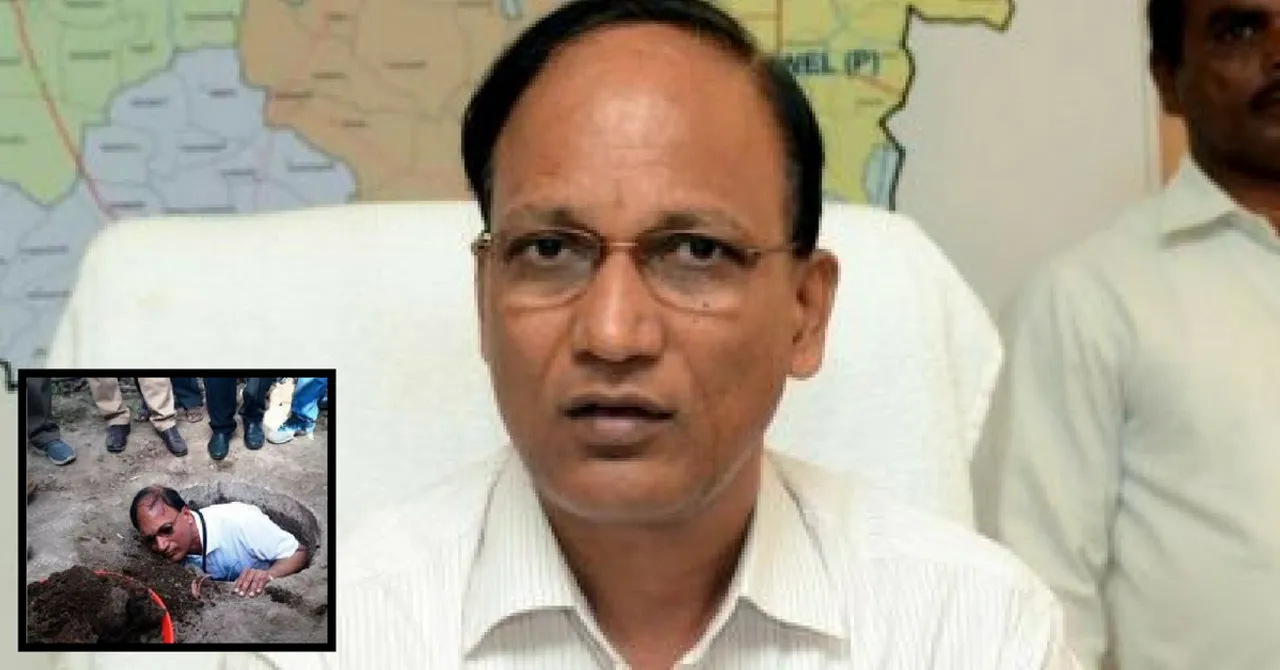 इस कलेक्टर ने बिना किसी संकोच के अपने हाथों से किया शौचालय-गड्ढे को साफ़!
