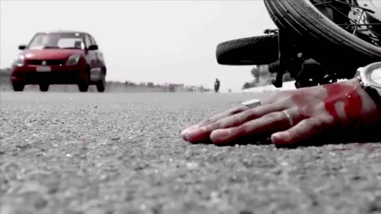 लोग मूक दर्शक बने देखते रहे; इस छोटे से बच्चे ने बचाई पीड़ित की जान!