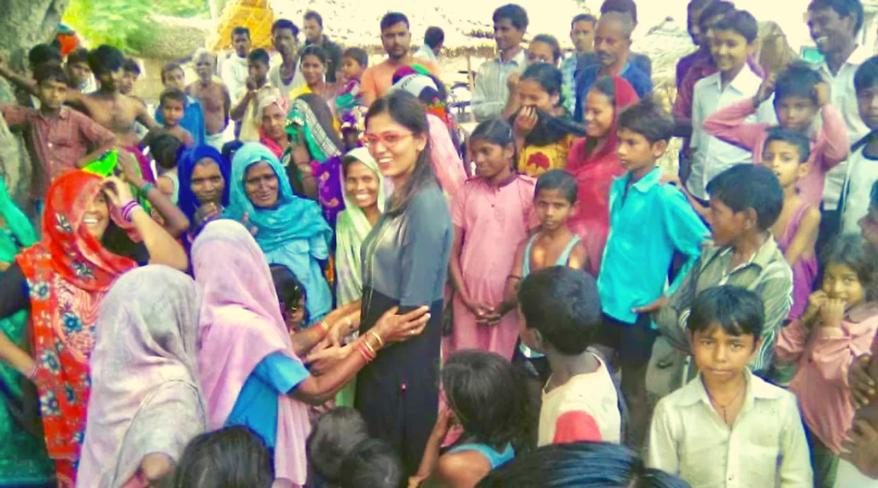 प्रशासन और ग्रामीणों के बीच सेतु बनकर, 20, 000+ लोगों तक पहुंचाई सरकारी योजनायें!
