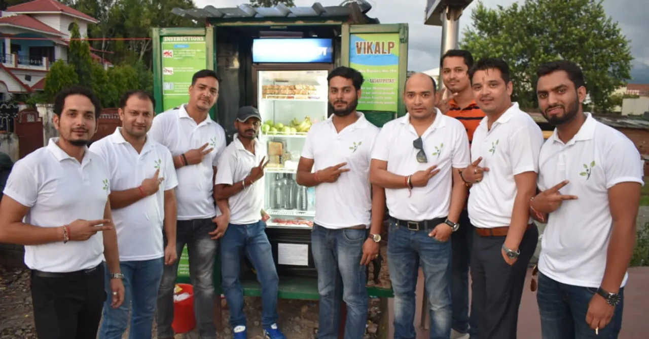 देहरादून: सात दोस्तों ने मिलकर लगाया जनता फ्रिज, मिटाते हैं गरीबों की भूख, प्यास!