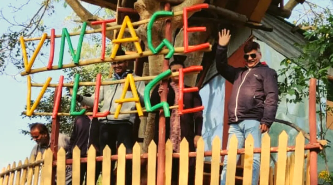 खेती से नहीं हो रहा था फायदा तो इस किसान ने खेतों में बना दिया विंटेज विलेज!