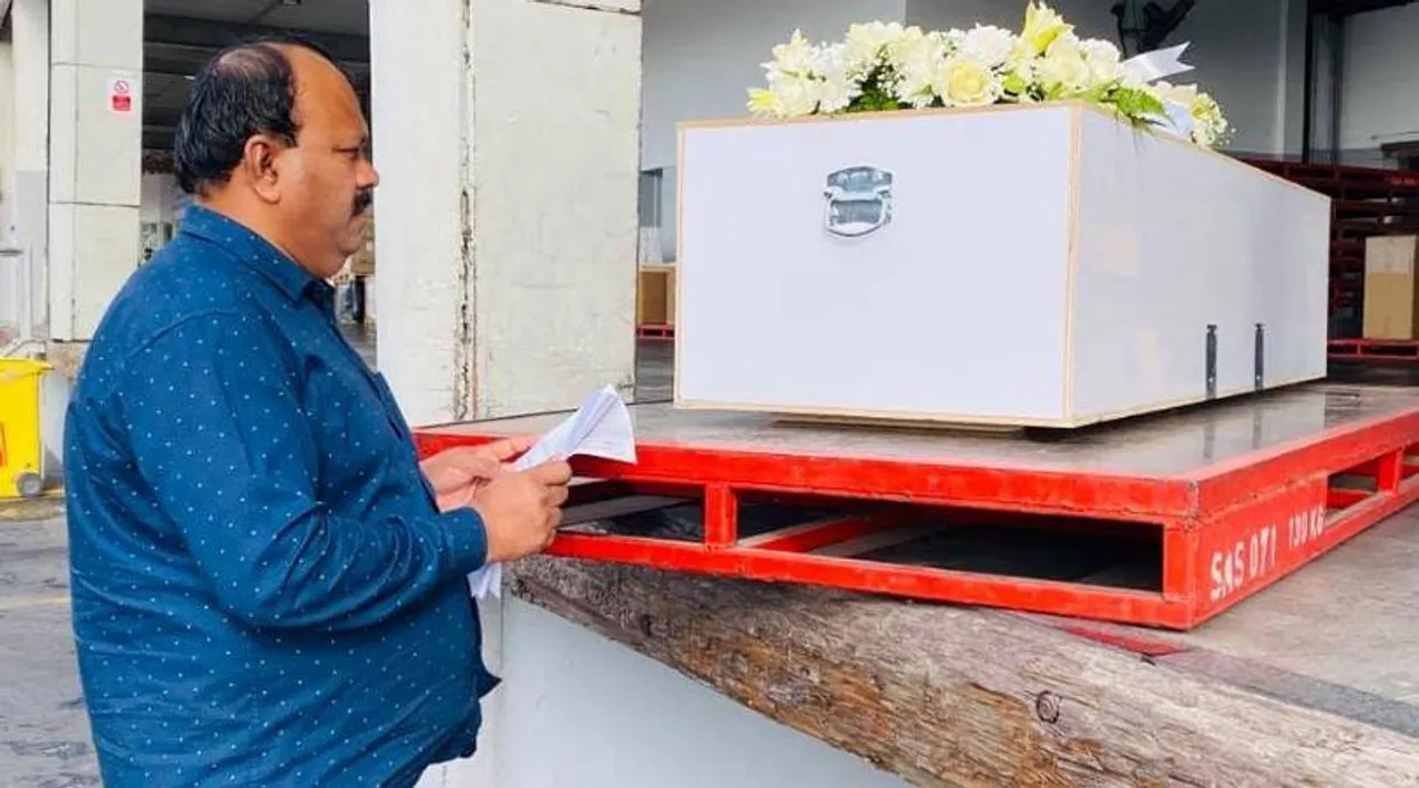 20 सालों से अप्रवासियों के मृत शरीर को देश वापस लाने का नेक काम करते हैं अशरफ!