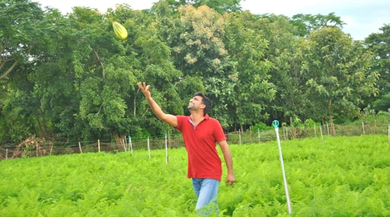 लॉकडाउन में अपने खेतों पर जाना हुआ मुश्किल तो किसान ने शहर की खाली ज़मीनों को बना दिया खेत