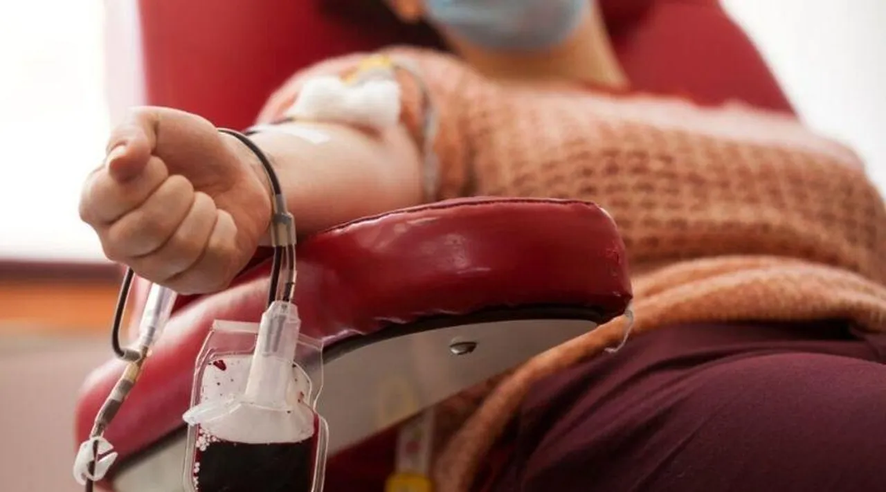 क्या आपको प्लाज्मा डोनर की ज़रूरत है? IIT छात्रों और AIIMS के डॉक्टरों ने निकाला हल