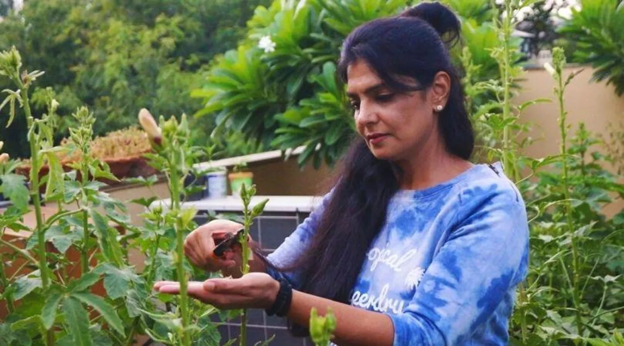 गुरुग्राम जैसे शहर में घर को बनाया अर्बन फार्म, पूरे साल उगातीं हैं तरह-तरह की सब्जियां