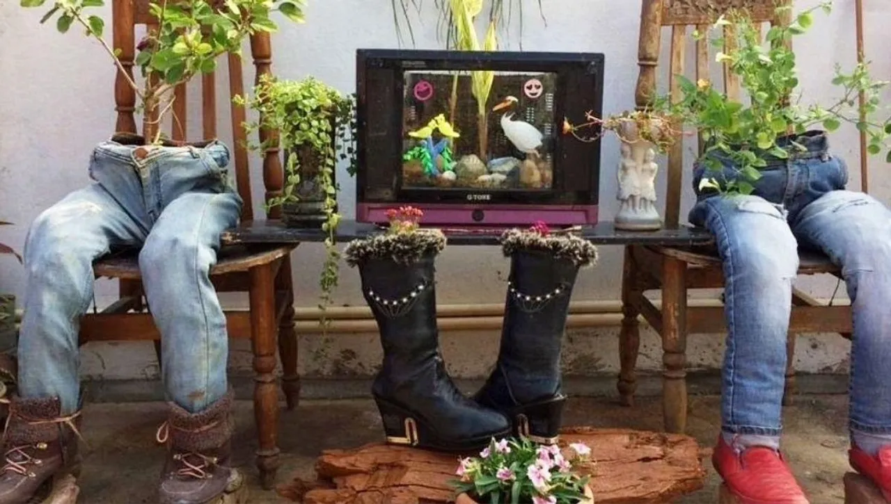 Planters and plant covers out of Denim jeans