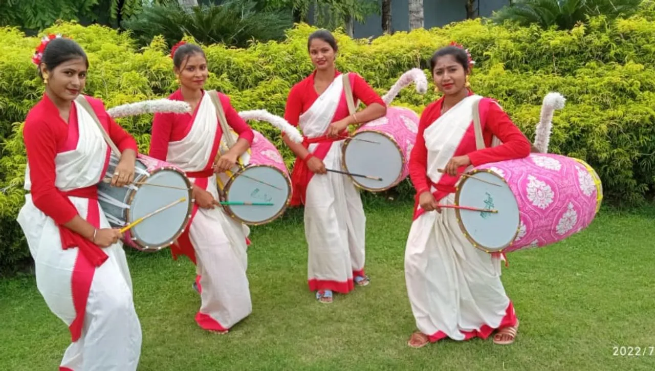 women dhaki group