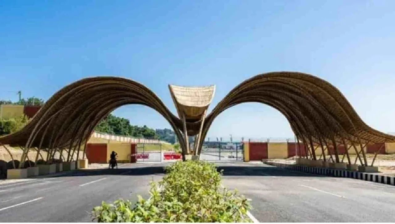 The Great hornbill gate (2)