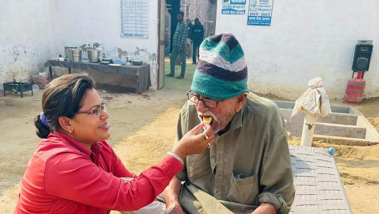1000+ बेसहारा बीमार लोगों का इलाज करके अपनों से मिलवा चुकी हैं, राजस्थान की यह नर्स