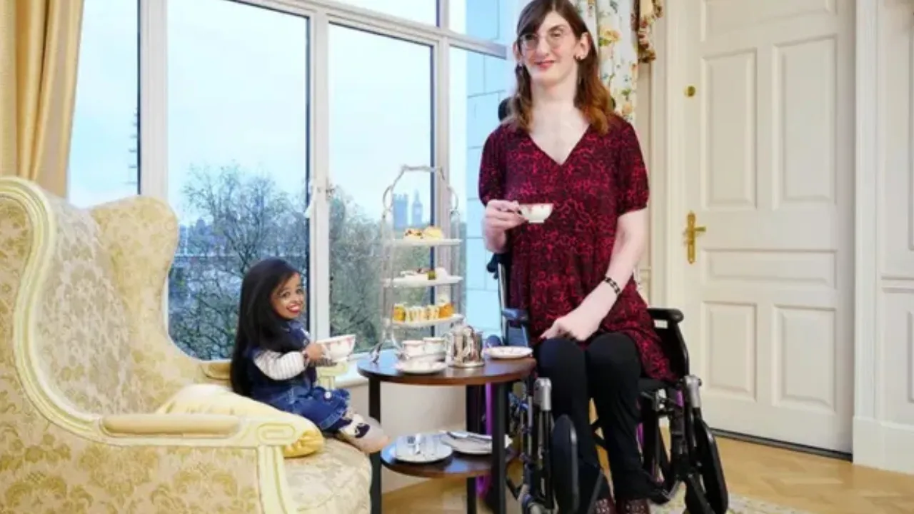 World’s Tallest Woman Meets World’s Shortest Woman