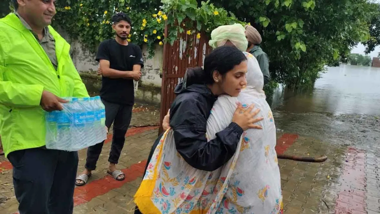Sakshi Sahni Stands Strong with Flood-Affected VillagesCrisis: Sakshi Sahni Stands Strong with Flood-Affected Villages