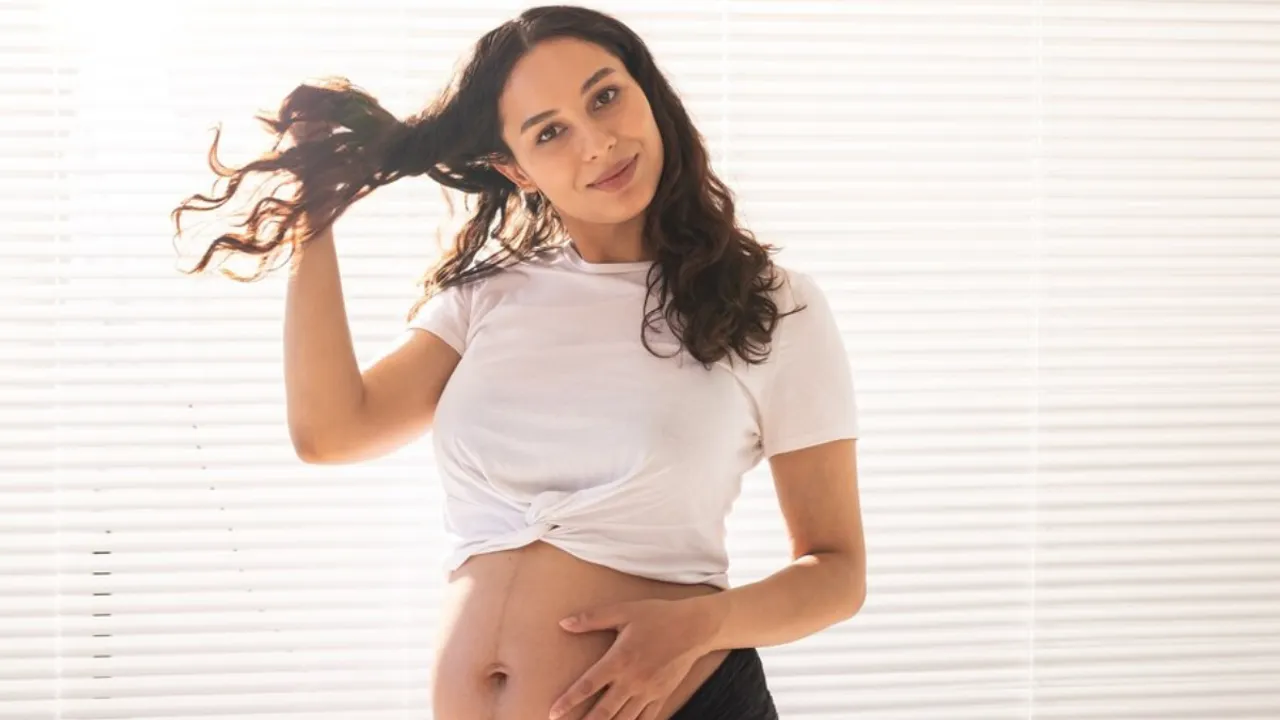 Pregnant Women Hairloss(freepik)