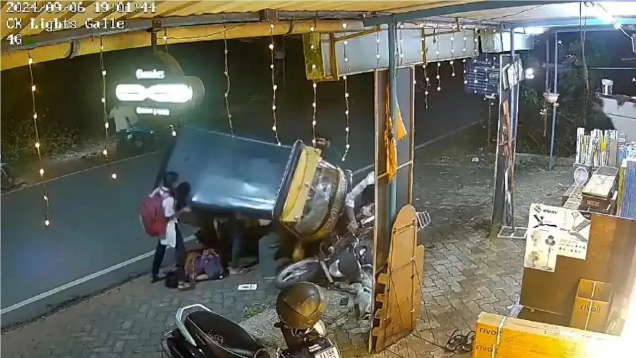 13 Year Old Girl In Karnataka Lifts Auto To Save Her Mother