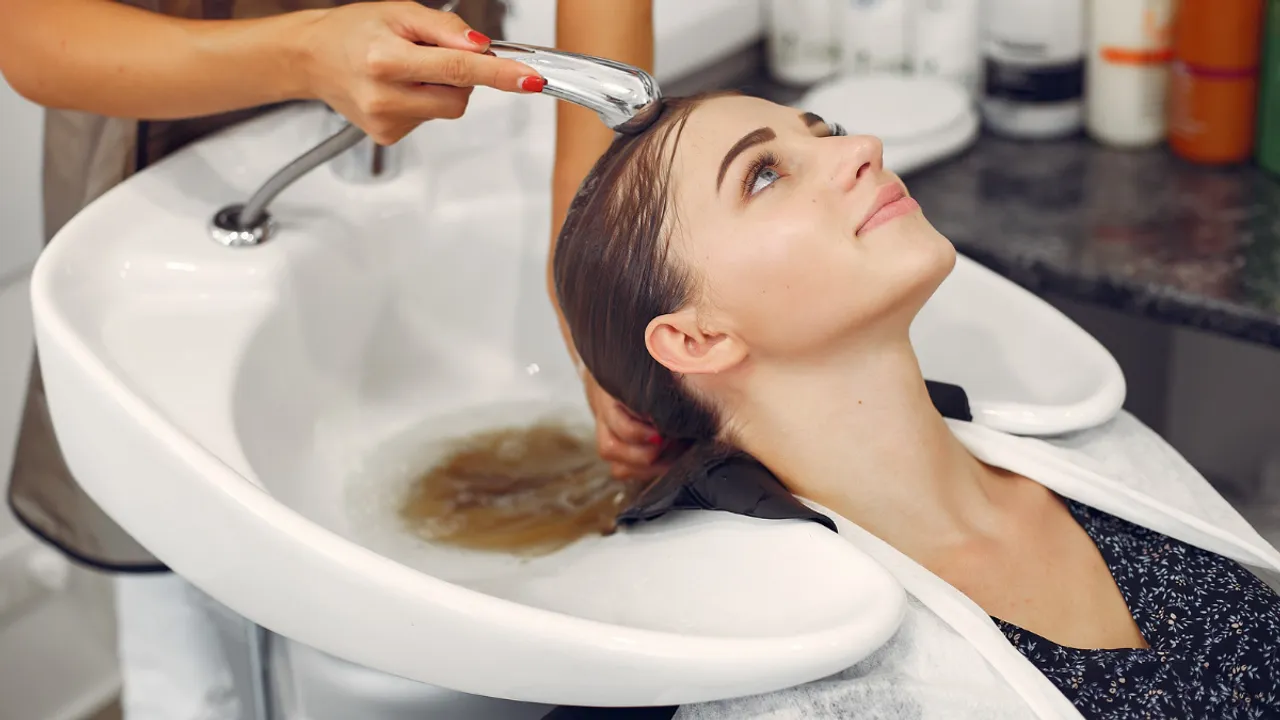 Hair wash (Image Credit Freepik)