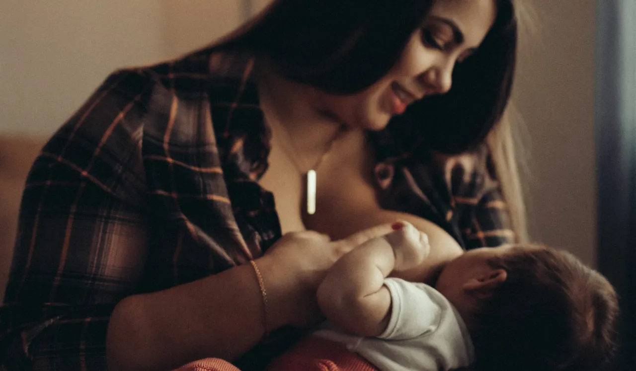 Breastfeeding(Unsplash)