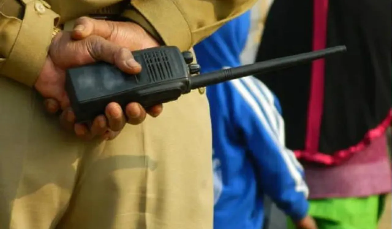 UP Cop Forces Woman To Withdraw Complaint