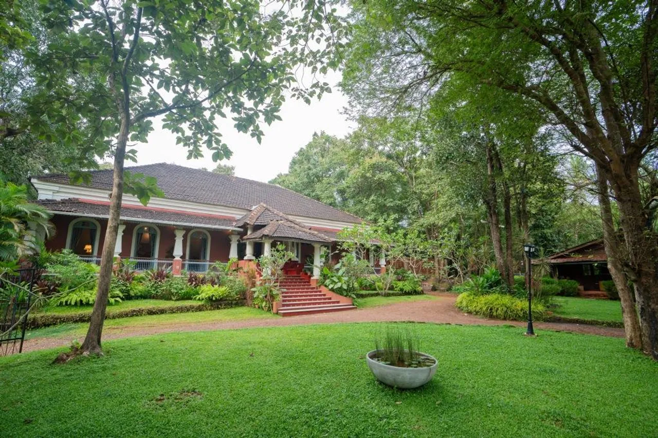 Facade  lawns1