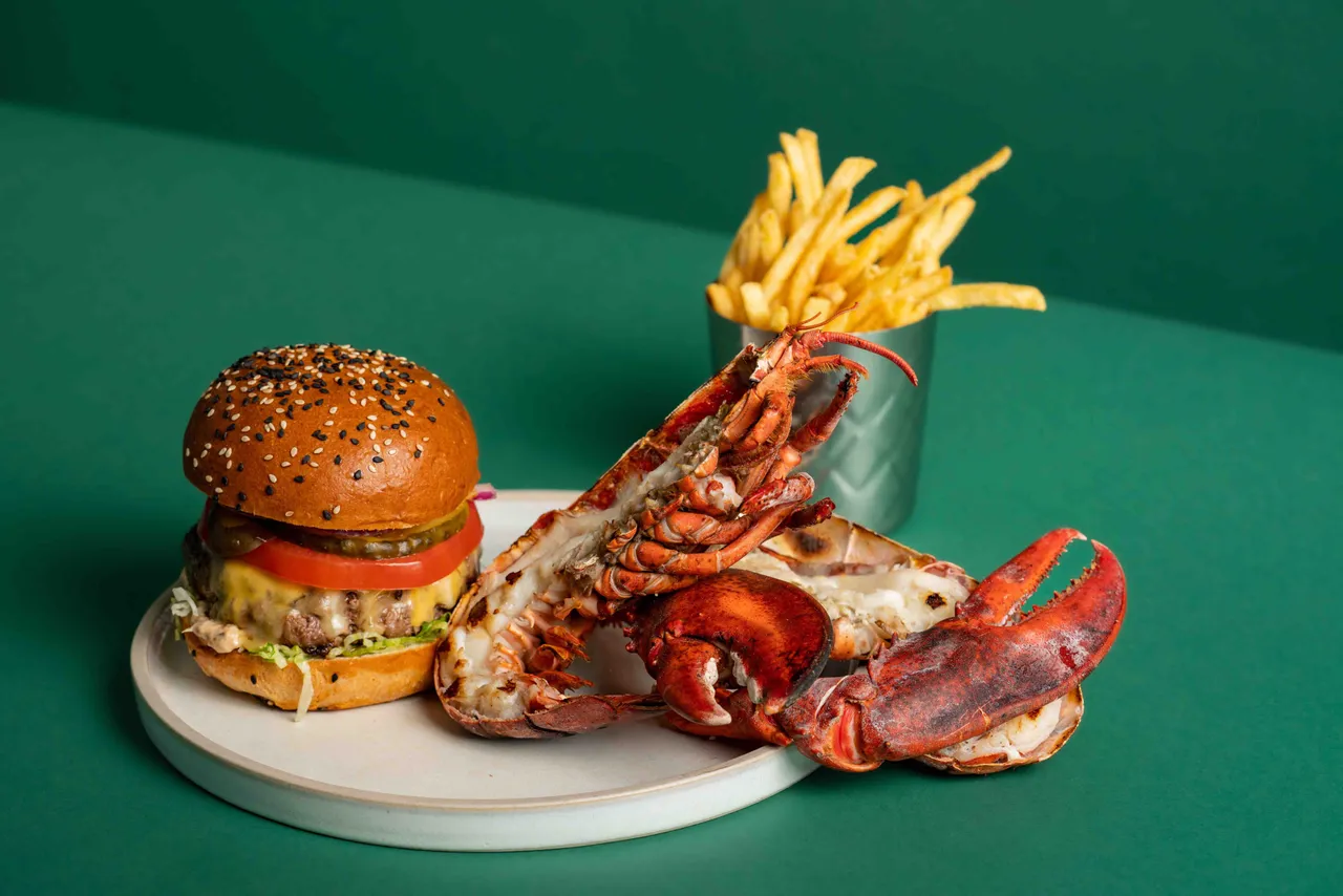 Burger & Lobster, Image 3