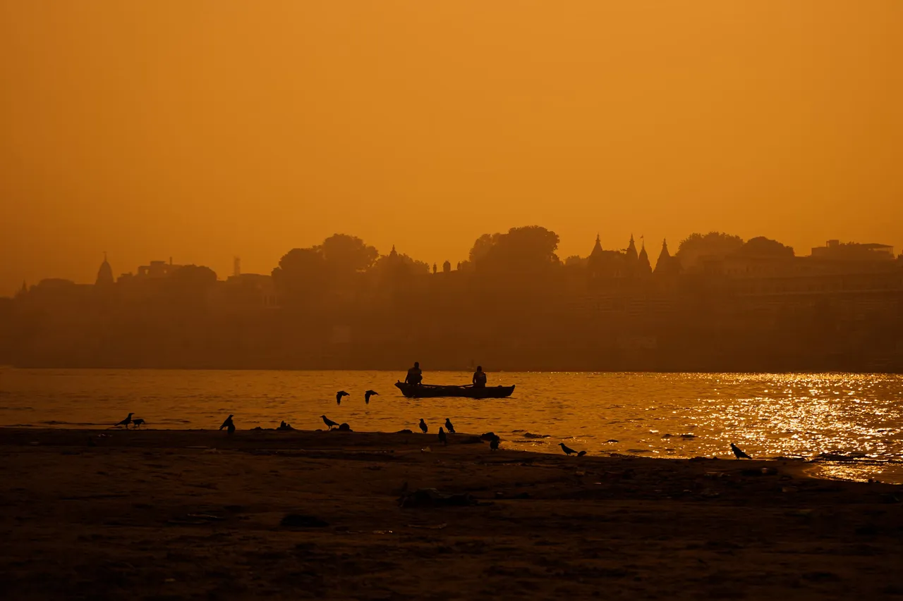 Unsplash_A boat sailing in the Ganges River in Varanasi, India during golden hour_Nayan Bhalotia
