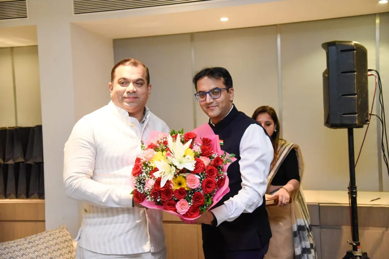 Hon'ble Tourism Minister Shri Rohan A.Khaunte with Shri Varun Jain, Chief Operating Officer, OYO