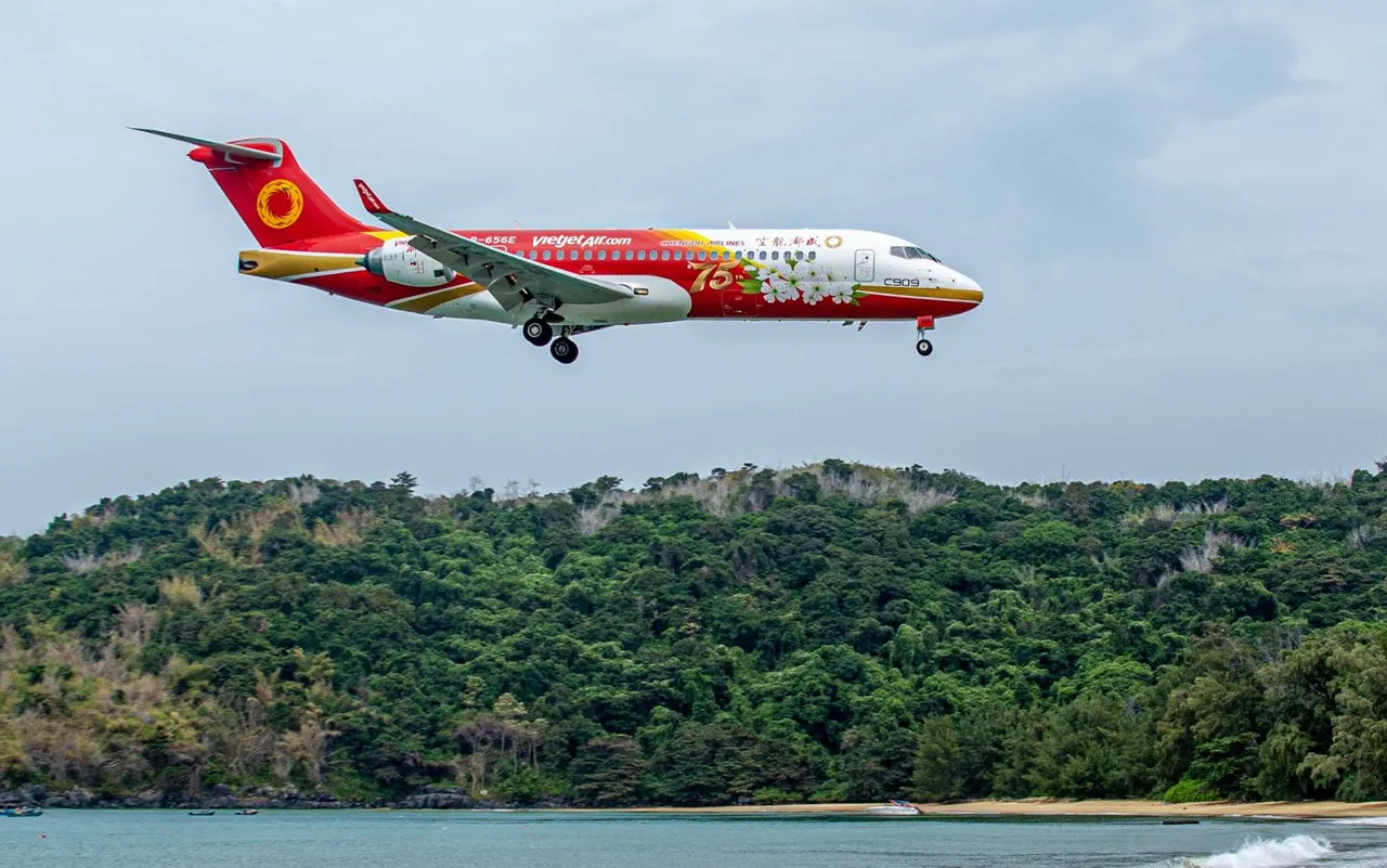Con Dao flight 1