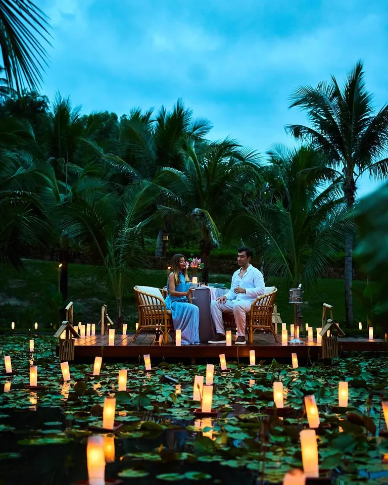 ROMANTIC DINING 1