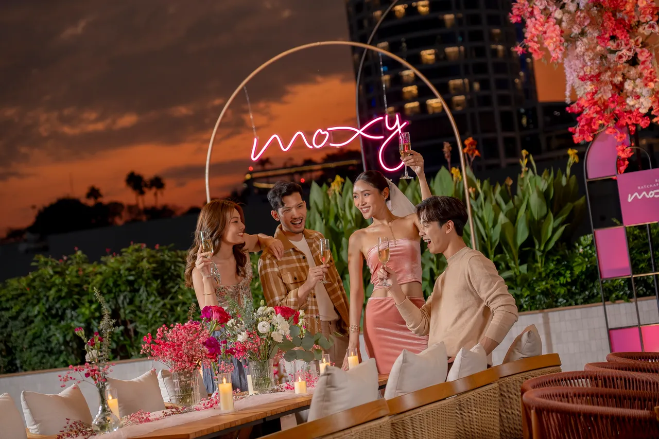 Moxy Bangkok Ratchaprasong - Outdoor terrace event sunsent