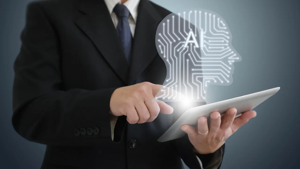 Balancing AI and Human Touch in Hospitality Restaurateur Opinions