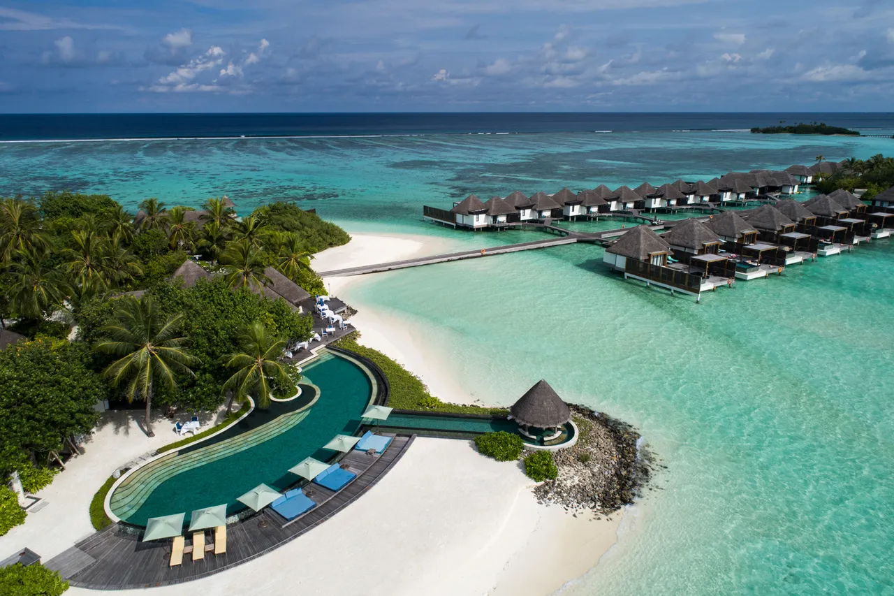Four Seasons Resort Maldives at Kuda Huraa (1)