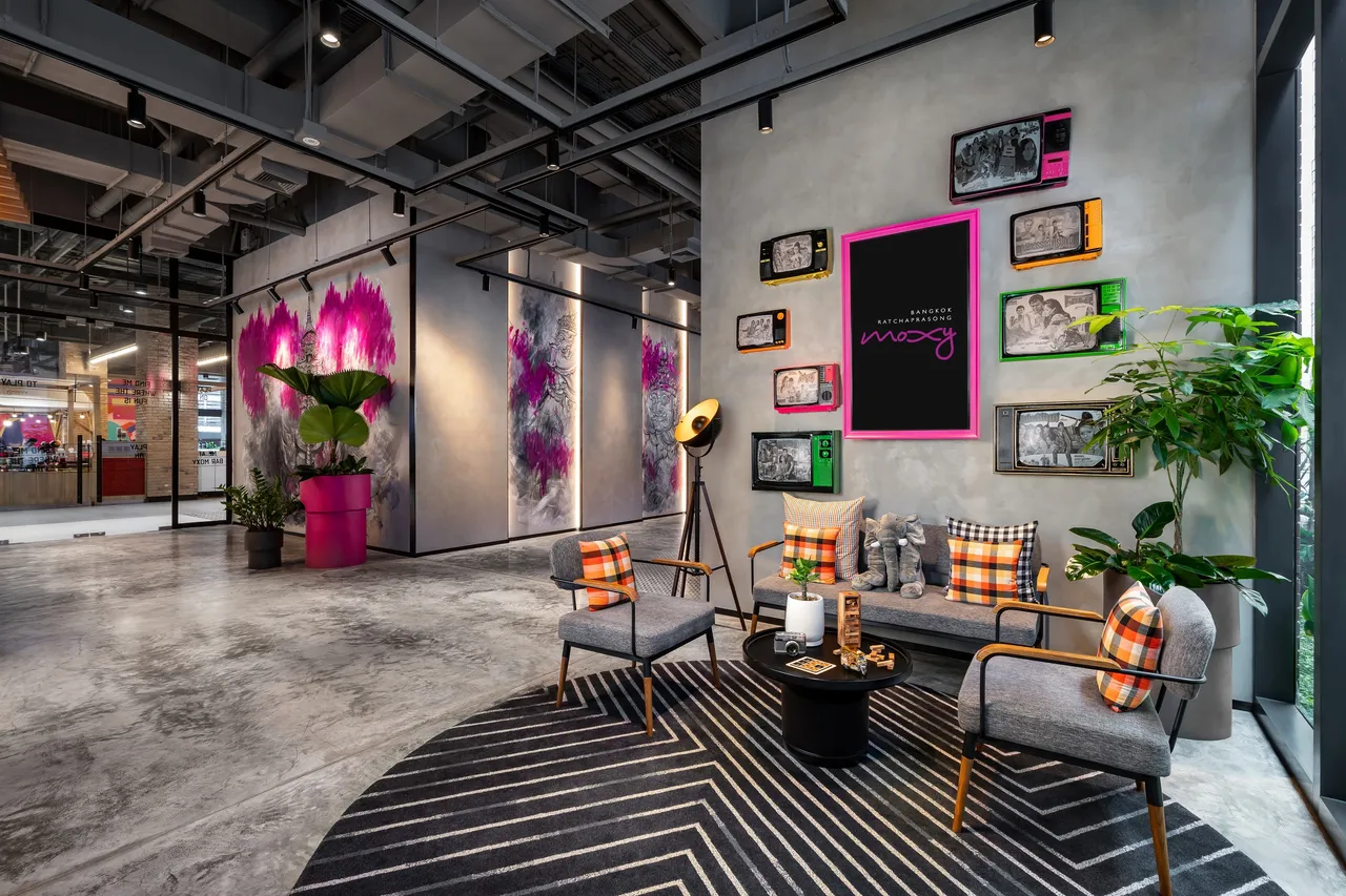 Moxy Bangkok Ratchaprasong - Arrival lobby